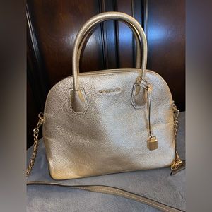 MK Gold purse in excellent condition . Clean inside and out . Gently used.